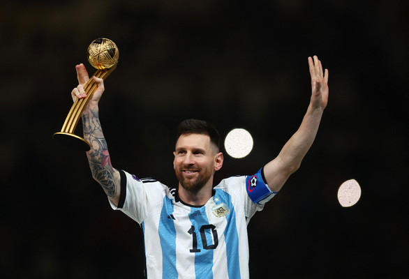 Messi là cầu thủ đầu tiên giành 2 Quả bóng vàng World Cup - Ảnh 1.