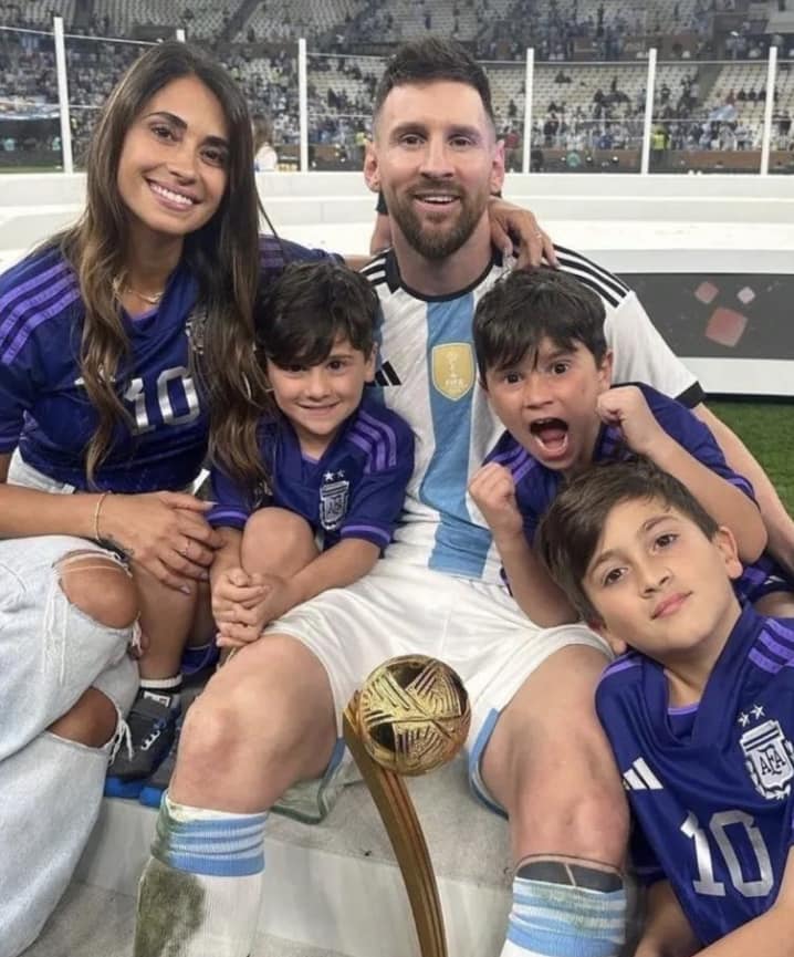 Vô địch World Cup 2022, Messi vẫn phải phục vụ vợ sống ảo - Ảnh 7.