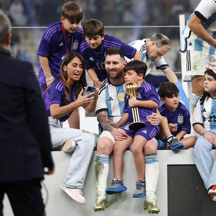 Vô địch World Cup 2022, Messi vẫn phải phục vụ vợ sống ảo - Ảnh 3.