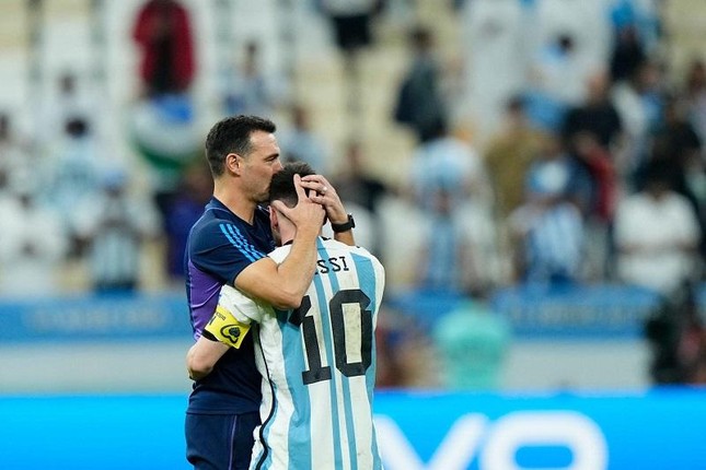 HLV Argentina hứa giữ chỗ cho Messi dự World Cup 2026 - Ảnh 1.
