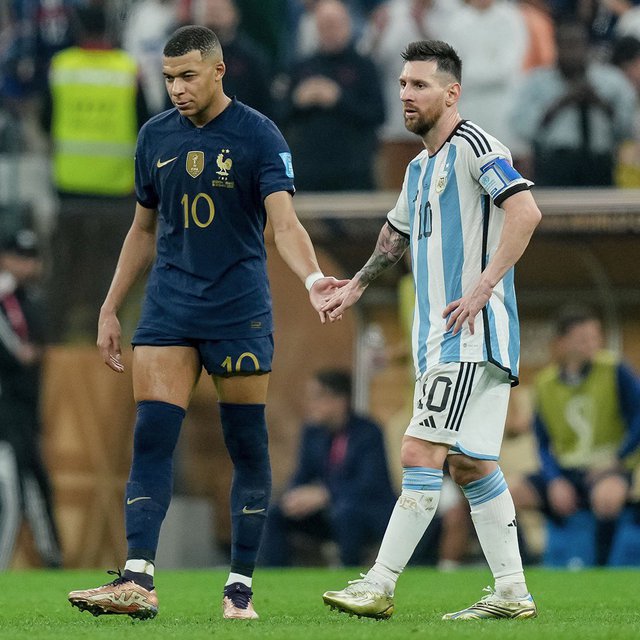 Messi thắng cả 3 ng&ocirc;i sao vĩ đại nhất đương thời để gi&agrave;nh 3 chức v&ocirc; địch quan trọng nhất - Ảnh 3.