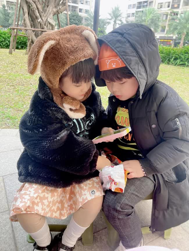 Dàn sao Đừng Làm Mẹ Cáu trùm chăn quay phim, đáng yêu nhất là bé Happi - Ảnh 6. Dàn sao Đừng Làm Mẹ Cáu trùm chăn quay phim, đáng yêu nhất là bé Happi - Ảnh 6.