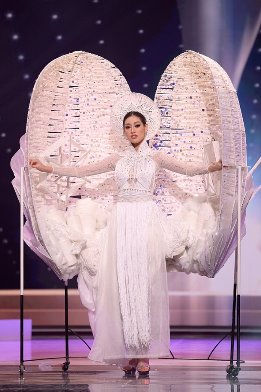 Khánh Vân: Nàng hậu diện áo dài đẹp nhất Hoa hậu Hoàn vũ Việt Nam - Ảnh 4.