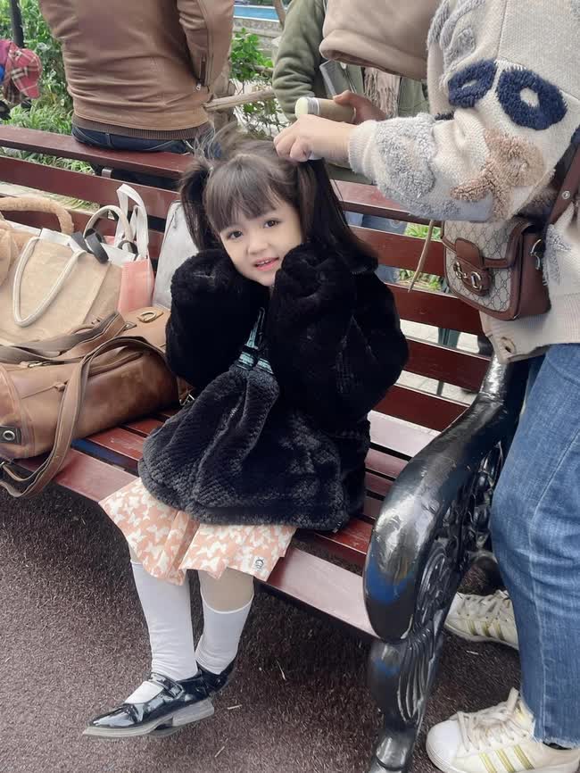 Dàn sao Đừng Làm Mẹ Cáu trùm chăn quay phim, đáng yêu nhất là bé Happi - Ảnh 5. Dàn sao Đừng Làm Mẹ Cáu trùm chăn quay phim, đáng yêu nhất là bé Happi - Ảnh 5.