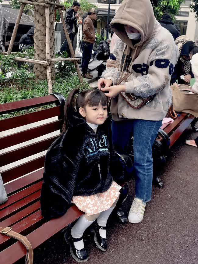 Dàn sao Đừng Làm Mẹ Cáu trùm chăn quay phim, đáng yêu nhất là bé Happi - Ảnh 4. Dàn sao Đừng Làm Mẹ Cáu trùm chăn quay phim, đáng yêu nhất là bé Happi - Ảnh 4.