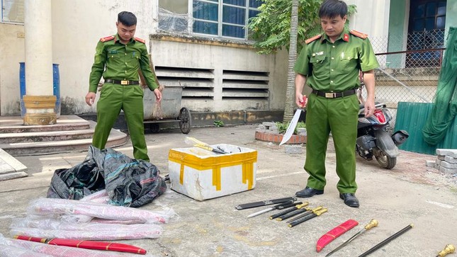 Quảng cáo vũ khí trên Tiktok, thanh niên bị công an sờ gáy - Ảnh 1.