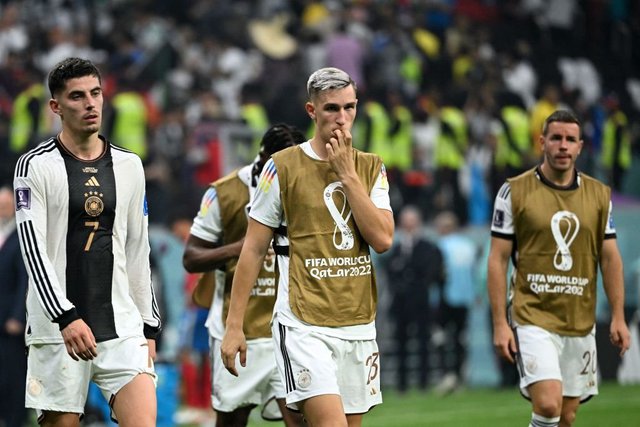 Biểu cảm đ&aacute;ng ch&uacute; &yacute; của Kai Havertz khi nhận giải cầu thủ hay nhất trận - Ảnh 3.