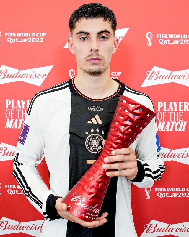 Biểu cảm đáng chú ý của Kai Havertz khi nhận giải cầu thủ hay nhất trận - Ảnh 1.