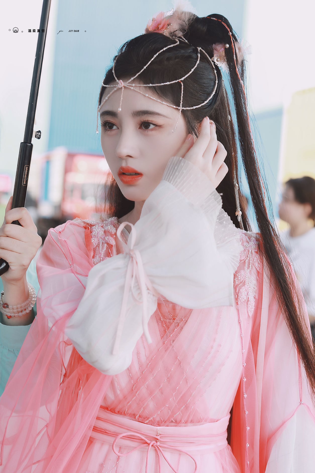Ngán ngẩm tạo hình trăm phim như một của hội mỹ nhân Hoa ngữ: Đến bao giờ nàng thơ Đông Cung mới thôi ăn mày quá khứ? - Ảnh 14. Ngán ngẩm tạo hình trăm phim như một của hội mỹ nhân Hoa ngữ: Đến bao giờ nàng thơ Đông Cung mới thôi ăn mày quá khứ? - Ảnh 14.