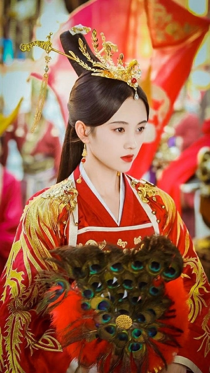 Ngán ngẩm tạo hình trăm phim như một của hội mỹ nhân Hoa ngữ: Đến bao giờ nàng thơ Đông Cung mới thôi ăn mày quá khứ? - Ảnh 12. Ngán ngẩm tạo hình trăm phim như một của hội mỹ nhân Hoa ngữ: Đến bao giờ nàng thơ Đông Cung mới thôi ăn mày quá khứ? - Ảnh 12.