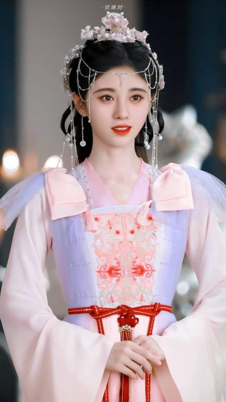 Ngán ngẩm tạo hình trăm phim như một của hội mỹ nhân Hoa ngữ: Đến bao giờ nàng thơ Đông Cung mới thôi ăn mày quá khứ? - Ảnh 10. Ngán ngẩm tạo hình trăm phim như một của hội mỹ nhân Hoa ngữ: Đến bao giờ nàng thơ Đông Cung mới thôi ăn mày quá khứ? - Ảnh 10.