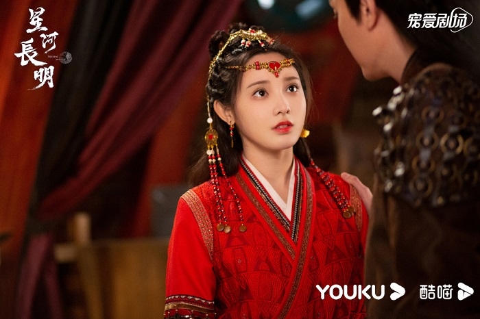 Ngán ngẩm tạo hình trăm phim như một của hội mỹ nhân Hoa ngữ: Đến bao giờ nàng thơ Đông Cung mới thôi ăn mày quá khứ? - Ảnh 8. Ngán ngẩm tạo hình trăm phim như một của hội mỹ nhân Hoa ngữ: Đến bao giờ nàng thơ Đông Cung mới thôi ăn mày quá khứ? - Ảnh 8.