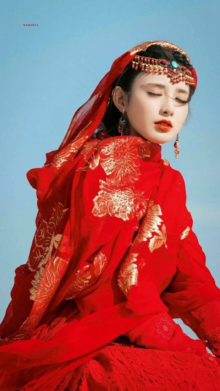 Ngán ngẩm tạo hình trăm phim như một của hội mỹ nhân Hoa ngữ: Đến bao giờ nàng thơ Đông Cung mới thôi ăn mày quá khứ? - Ảnh 1. Ngán ngẩm tạo hình trăm phim như một của hội mỹ nhân Hoa ngữ: Đến bao giờ nàng thơ Đông Cung mới thôi ăn mày quá khứ? - Ảnh 1.