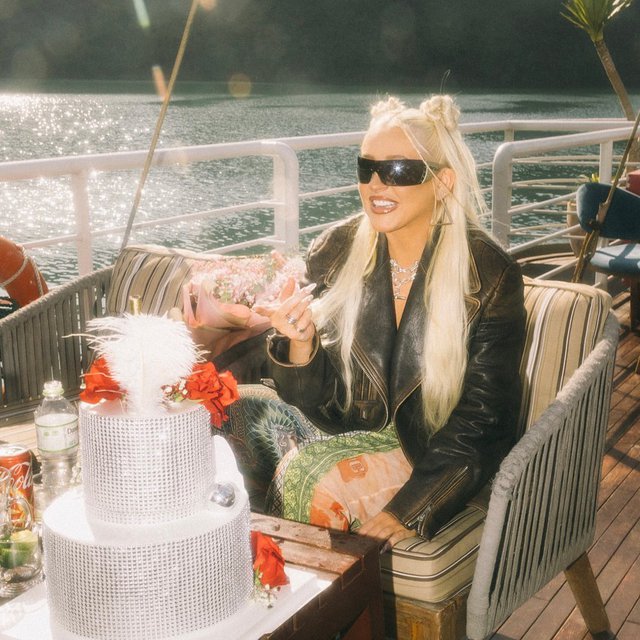 Christina Aguilera hé lộ ca khúc sẽ diễn ở VinFuture tối nay, thích mê mệt 1 thức uống tại Việt Nam! - Ảnh 3.