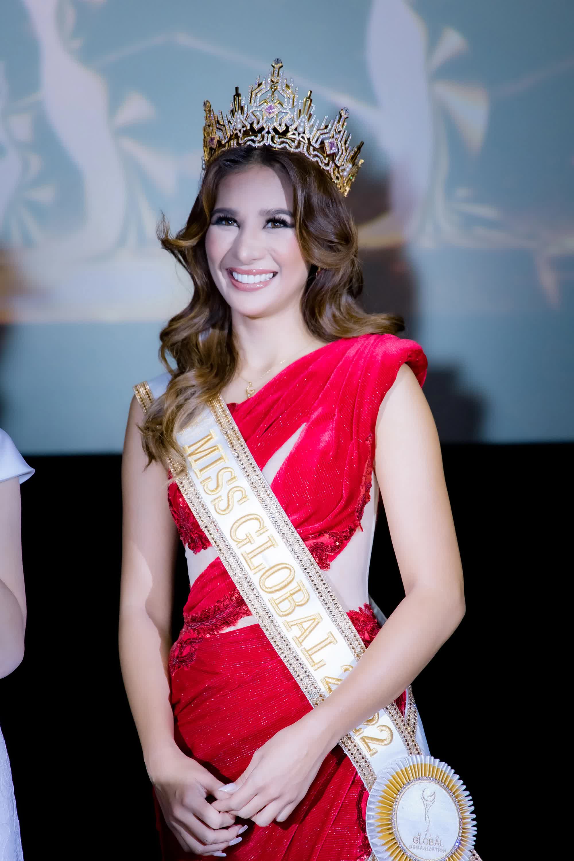 Miss Global 2022 Shane Tormes khoe nhan sắc ngày càng rực rỡ sau 6 tháng đăng quang - Ảnh 3.
