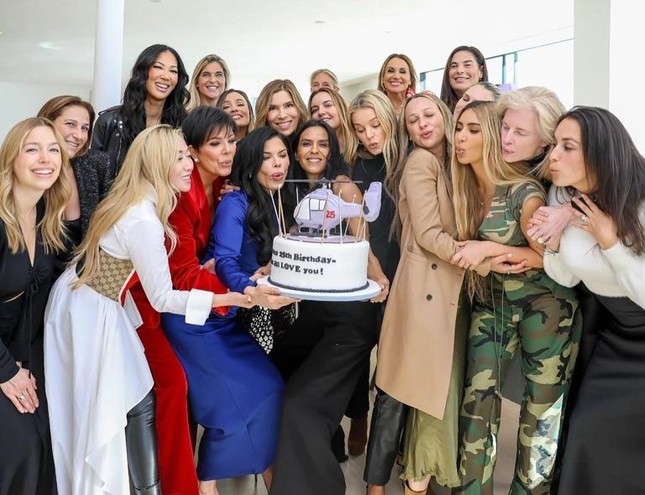 Bạn gái tỷ phú Jeff Bezos nóng bỏng trong tiệc sinh nhật 53 tuổi - Ảnh 1. Bạn gái tỷ phú Jeff Bezos nóng bỏng trong tiệc sinh nhật 53 tuổi - Ảnh 1.