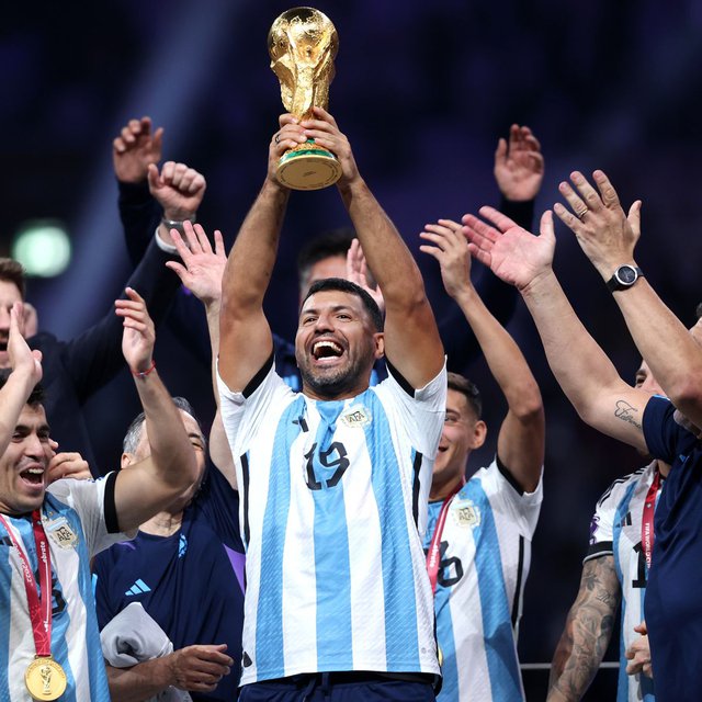 Sergio Aguero: Bạn c&ugrave;ng ph&ograve;ng cũ của Messi từng chi hơn 1,7 tỷ đồng tặng qu&agrave; cho 60 nh&acirc;n vi&ecirc;n ở CLB cũ - Ảnh 1.