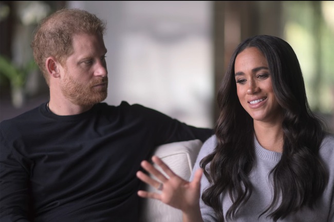 Quà Giáng sinh dành cho Harry - Meghan năm nay: Tấm vé đăng xuất khỏi Hoàng gia Anh và bị cả thế giới quay lưng - Ảnh 4.