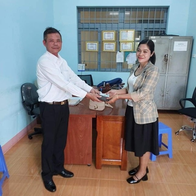 Nhặt được iPhone 13 v&agrave; 40 triệu đồng, nam thanh ni&ecirc;n t&igrave;m c&aacute;ch trả lại - Ảnh 1.