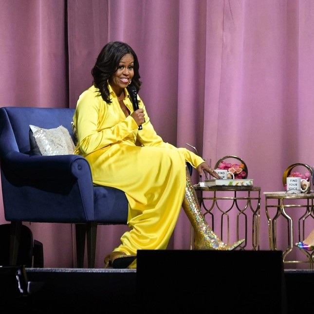 Bà Michelle Obama gây bất ngờ với diện mạo mới - Ảnh 2.