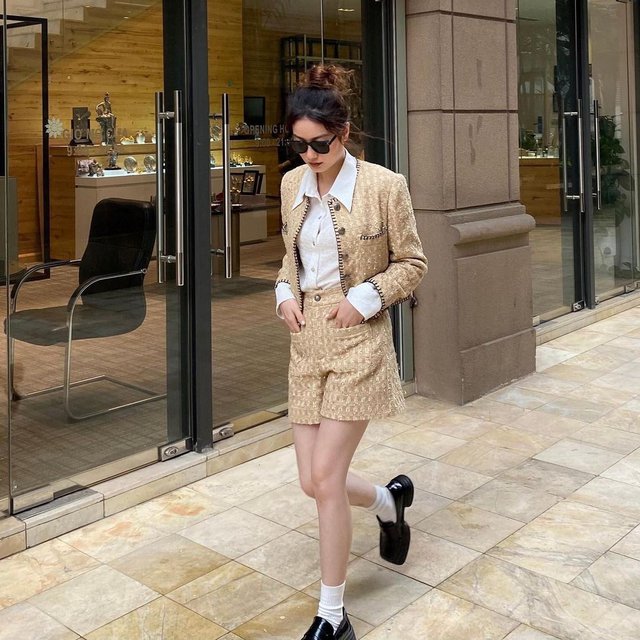 10 mẫu &aacute;o tweed gi&aacute; tốt cho chị em sắm sửa diện Tết - Ảnh 11.