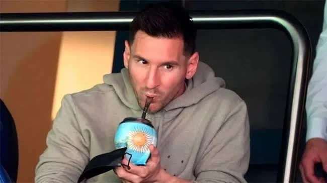 Thức uống thần dược theo chân Messi suốt mùa World Cup, tuy nhiên không phải ai cũng nếm được loại nước này - Ảnh 1.