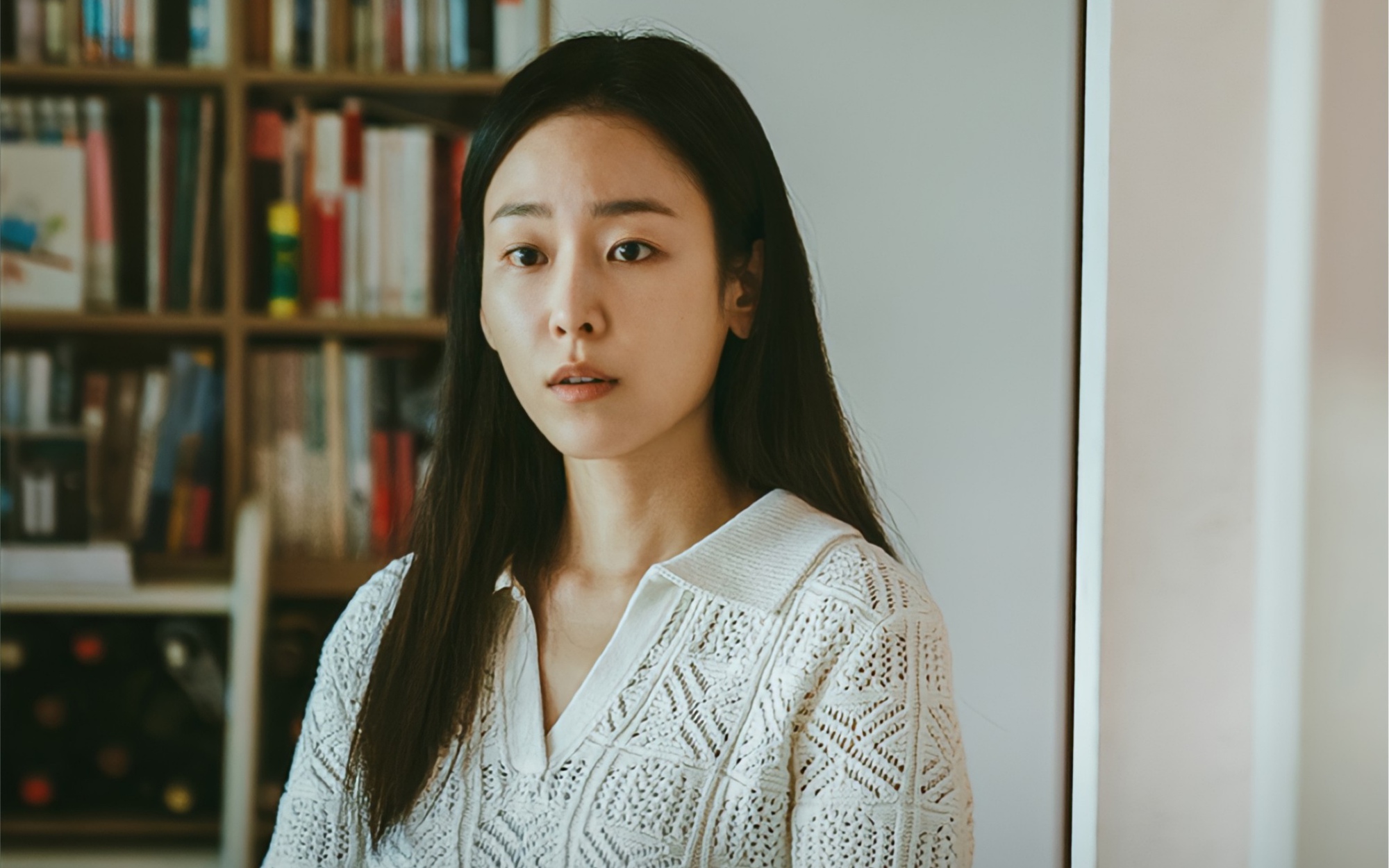 4 mỹ nhân khoe mặt mộc ở phim Hàn 2022: Suzy - Kim Ji Won vẫn tỏa sáng, bất ngờ nhất là cô cuối - Ảnh 2. 4 mỹ nhân khoe mặt mộc ở phim Hàn 2022: Suzy - Kim Ji Won vẫn tỏa sáng, bất ngờ nhất là cô cuối - Ảnh 2.