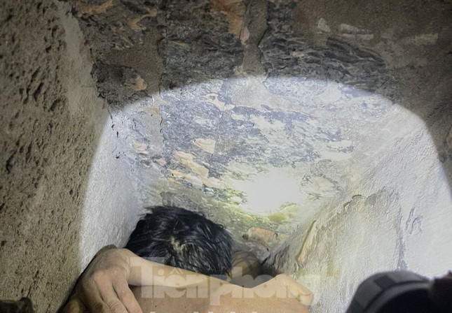 Ph&aacute; tường giải cứu t&ecirc;n trộm bị mắc kẹt trong lối tho&aacute;t hơi ở B&igrave;nh Dương - Ảnh 3.