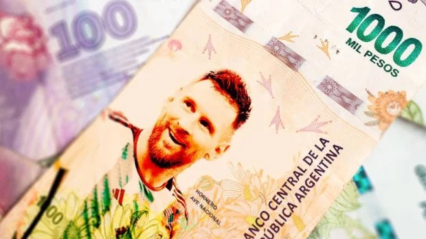 Đồng tiền 1000 Peso Messi được thiết kế độc đáo và đầy cảm hứng với hình ảnh ngôi sao bóng đá nổi tiếng của Argentina. Hãy xem xét đồng tiền này nếu bạn muốn tìm kiếm một phần của lịch sử và văn hóa độc đáo.