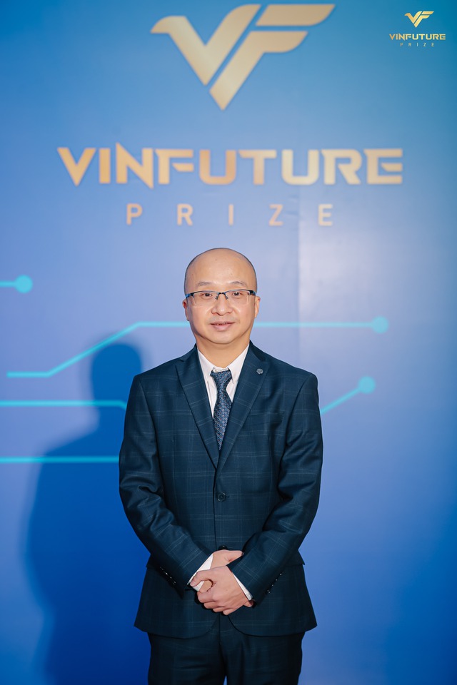 Giải thưởng Vinfuture 2022: B&aacute;c sỹ Lễ Tr&iacute; chia sẻ về những tiến bộ mới trong c&aacute; thể h&oacute;a điều trị ung thư - Ảnh 1.
