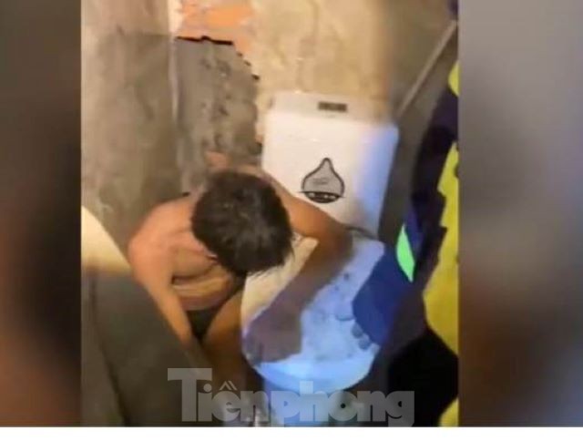 Ph&aacute; tường giải cứu t&ecirc;n trộm bị mắc kẹt trong lối tho&aacute;t hơi ở B&igrave;nh Dương - Ảnh 1.