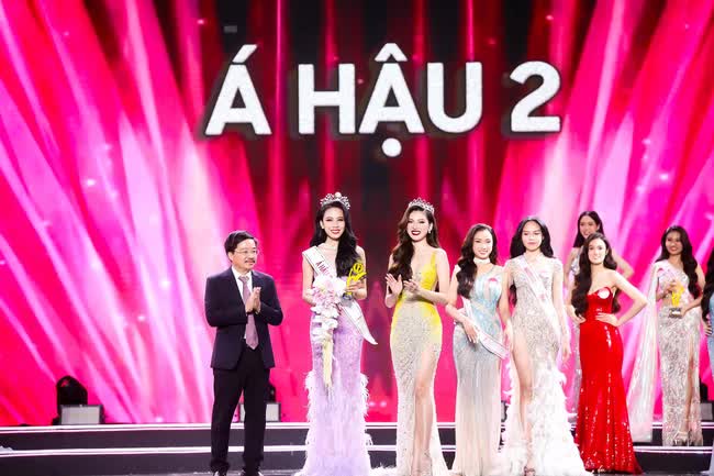 Trọn vẹn cảm xúc của Huỳnh Thị Thanh Thủy và 2 Á hậu khi đăng quang Hoa hậu Việt Nam 2022 - Ảnh 15.