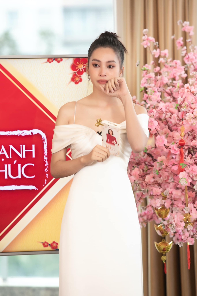 Các người đẹp Việt gợi ý mẫu áo dài cách tân duyên dáng cho Tết 2023 - Ảnh 6.