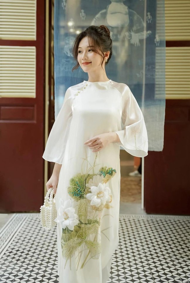Các người đẹp Việt gợi ý mẫu áo dài cách tân duyên dáng cho Tết 2023 - Ảnh 16.