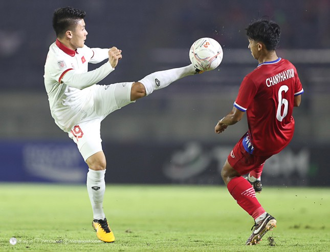 Sân của Singapore gây hại đến cầu thủ Việt Nam và Myanmar ở AFF Cup 2022? - Ảnh 1.