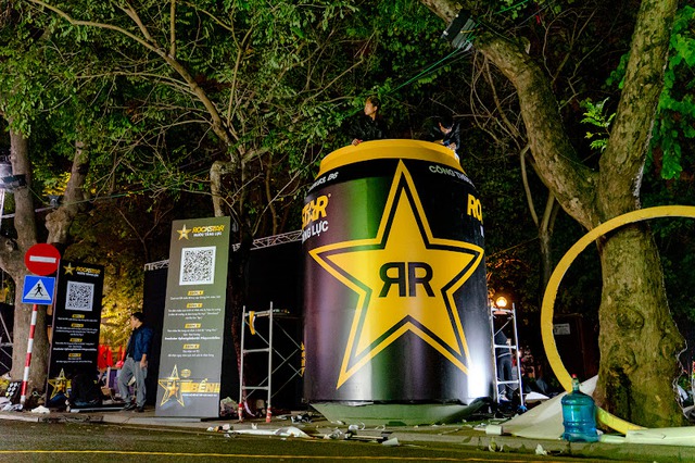 [Trước giờ G] Lộ diện sân khấu cực hoành tráng của Rockstar Party Âm Thanh Ánh Sáng 3D tại phố đi bộ Hoàn Kiếm, Hà Nội - Ảnh 7.