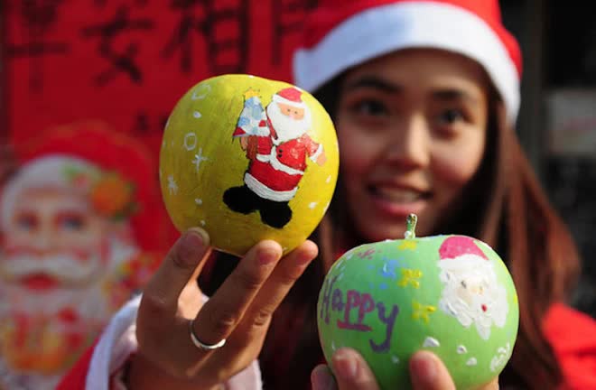 Văn hóa Giáng sinh độc lạ khắp châu Á: Người Nhật nhất định phải ăn một món của Mỹ, những chú lạc đà đóng vai trò quan trọng - Ảnh 5.