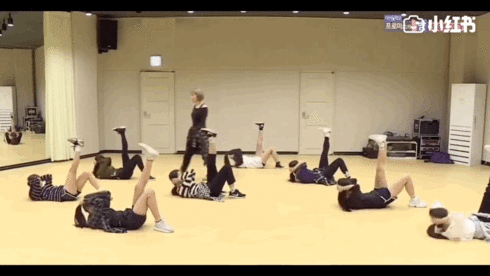 Học lỏm b&agrave;i tập giảm mỡ xứ H&agrave;n gi&uacute;p bạn tho&aacute;t khỏi t&igrave;nh trạng g&ugrave; lưng, lấy lại v&ograve;ng eo thon nhỏ - Ảnh 3.