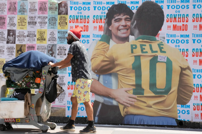 Người th&acirc;n c&oacute; mặt đ&ocirc;ng đủ tại bệnh viện, đồng h&agrave;nh c&ugrave;ng Vua b&oacute;ng đ&aacute; Pele trong cuộc chiến sinh tử - Ảnh 3.