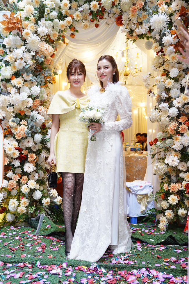 1 sao nữ Vbiz bất ngờ l&ecirc;n xe hoa v&agrave;o ng&agrave;y Gi&aacute;ng sinh - Ảnh 4.