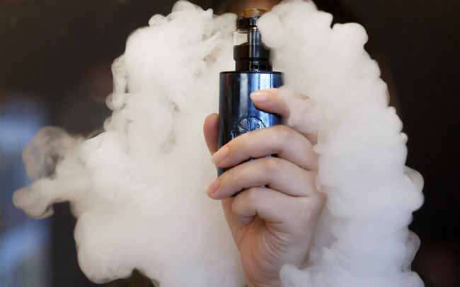 B&aacute;o động thực trạng gia tăng thanh thiếu ni&ecirc;n h&uacute;t thuốc l&aacute; điện tử - Ảnh 1.