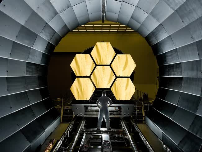 Điểm lại 10 lần Kính viễn vọng Không gian James Webb đã làm rung chuyển ngành thiên văn học trong năm 2022 - Ảnh 1.