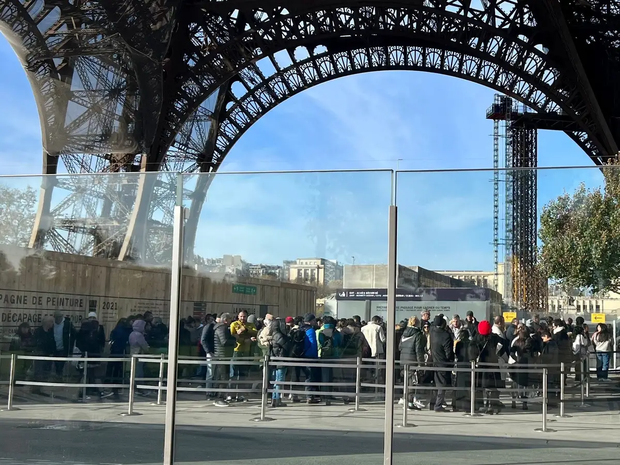 Cứ mong đến Paris xem tháp Eiffel, cô gái nhận ra không bao giờ nên tin ảnh sống ảo - Ảnh 8.