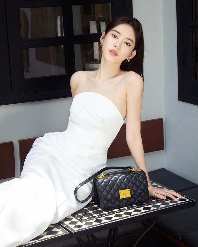 Tủ đồ xinh như mộng của 2 &aacute;i nữ nh&agrave; Quyền Linh: C&ocirc; chị l&agrave; ch&uacute;a b&aacute;nh b&egrave;o, c&ocirc; em s&agrave;nh điệu tươi mới - Ảnh 21.
