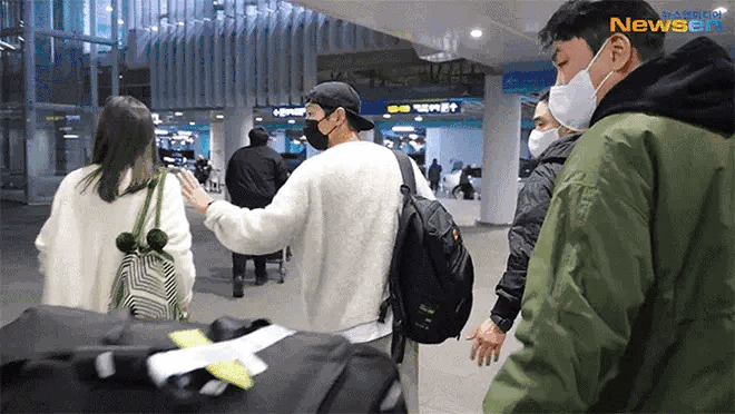 Cưng chiều bạn gái như Song Joong Ki: Công khai tình yêu, ân cần chăm sóc, lập tức lên tiếng bảo vệ trước mọi tin đồn - Ảnh 13. Cưng chiều bạn gái như Song Joong Ki: Công khai tình yêu, ân cần chăm sóc, lập tức lên tiếng bảo vệ trước mọi tin đồn - Ảnh 13.