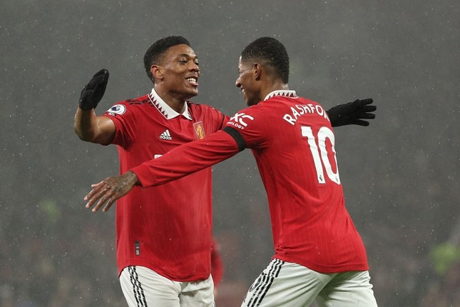 Rashford tỏa sáng rực rỡ, MU áp sát Top 4 Premier League - Ảnh 1.