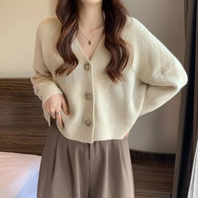 Tủ đồ xinh như mộng của 2 &aacute;i nữ nh&agrave; Quyền Linh: C&ocirc; chị l&agrave; ch&uacute;a b&aacute;nh b&egrave;o, c&ocirc; em s&agrave;nh điệu tươi mới - Ảnh 19.