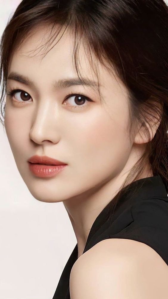 Song Hye Kyo bị so sánh với tình mới của Song Joong Ki - Ảnh 3.