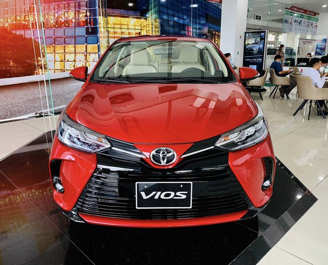 Ngôi vua doanh số 2022 khó phân định: Vios, Corolla Cross, Accent, Xpander so kè quyết liệt - Ảnh 1.