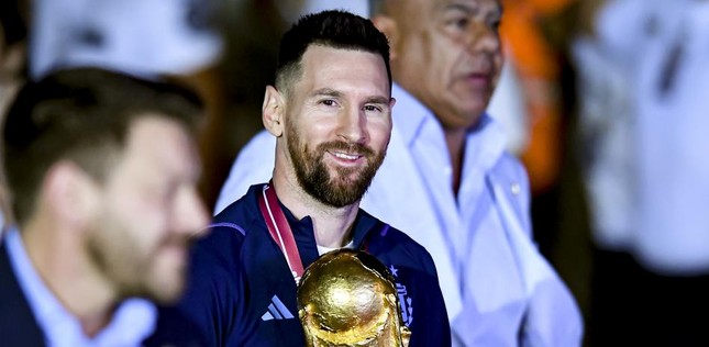 Fan Argentina muốn Messi l&agrave;m... tổng thống - Ảnh 2.